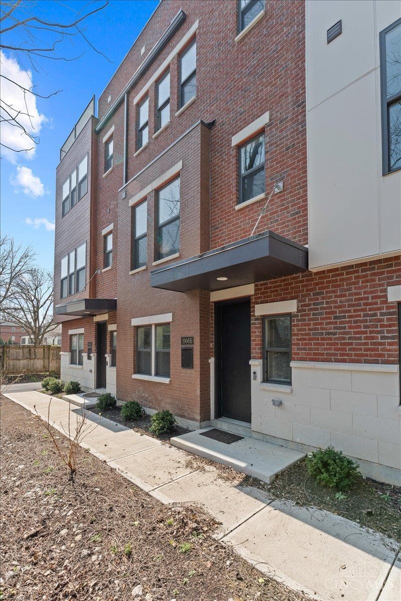 3906 Edwards Road, Cincinnati