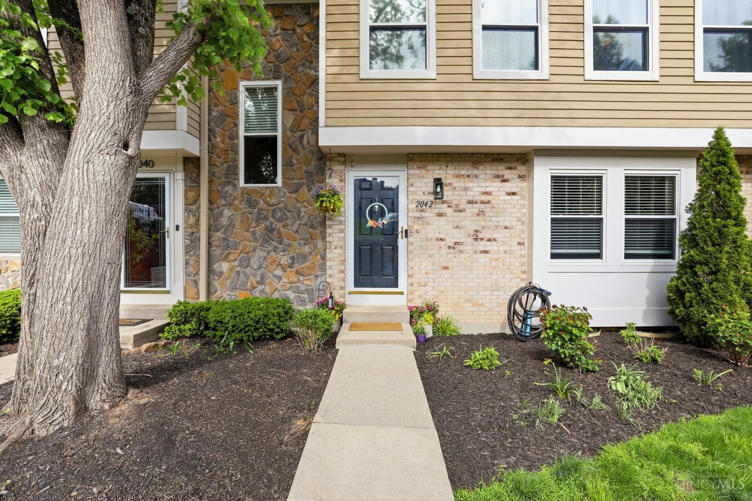 2042 Stratford Court