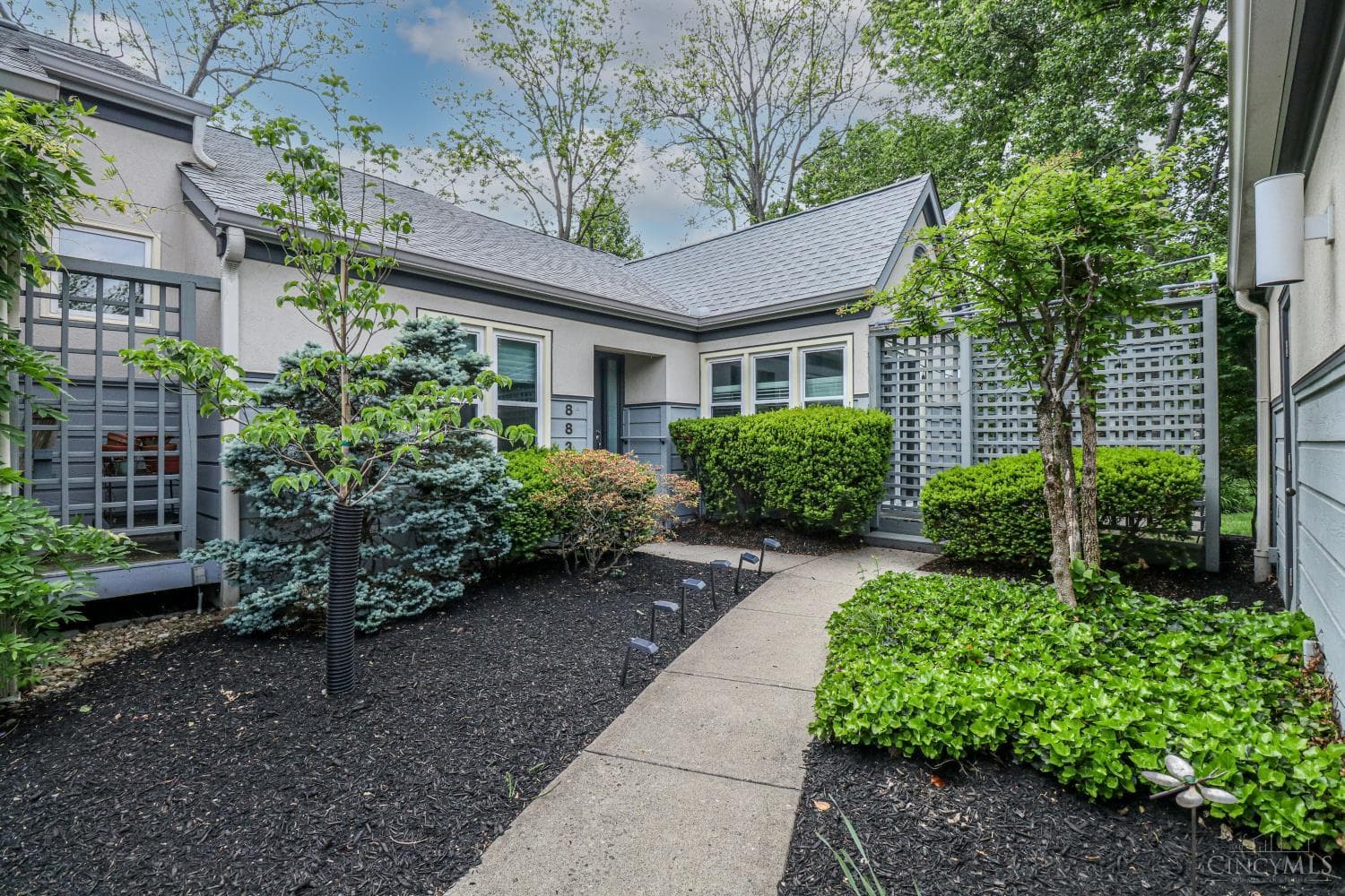 8837 Montgomery Road, Sycamore Twp