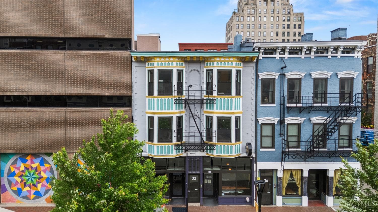 32 Court Street