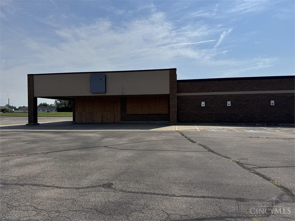 1135 Kemper Road