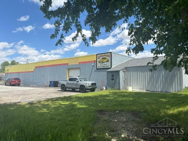 1290 Main Street
