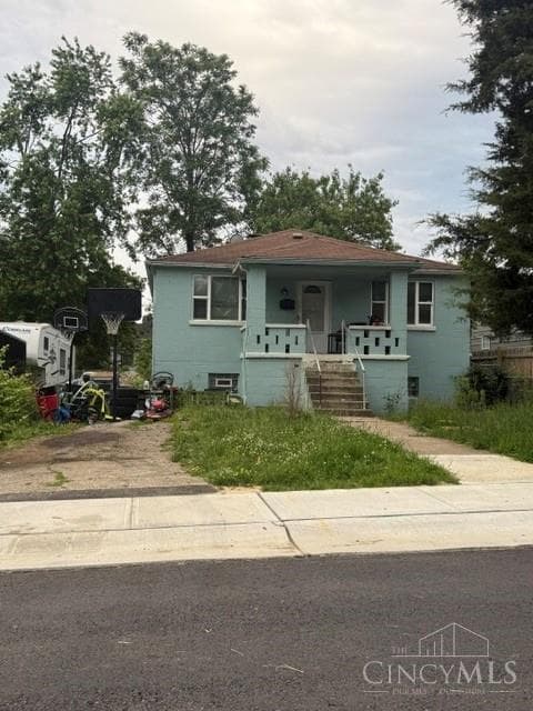955 Simmons Avenue
