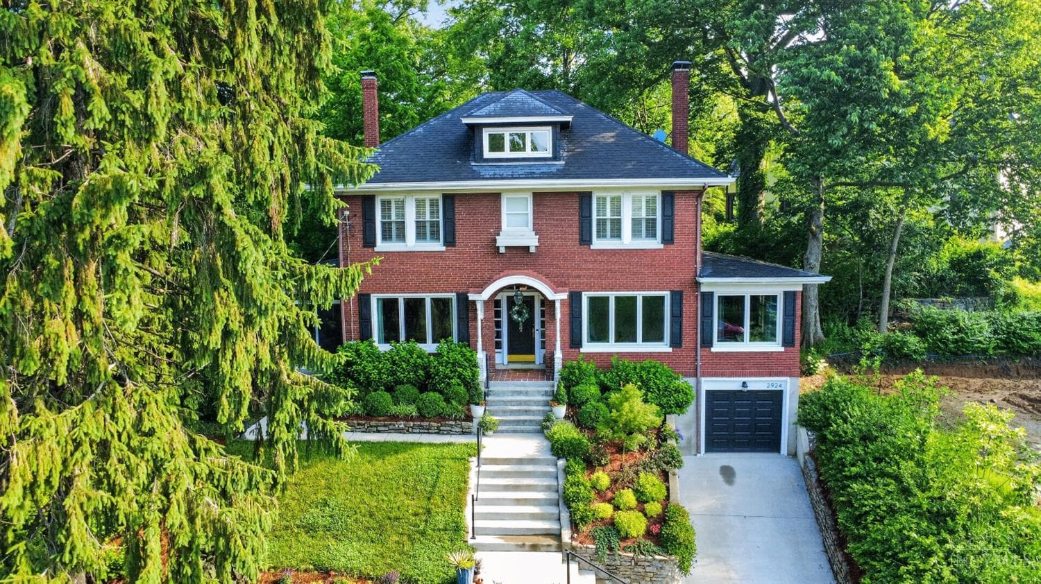 2924 Erie Avenue, Cincinnati