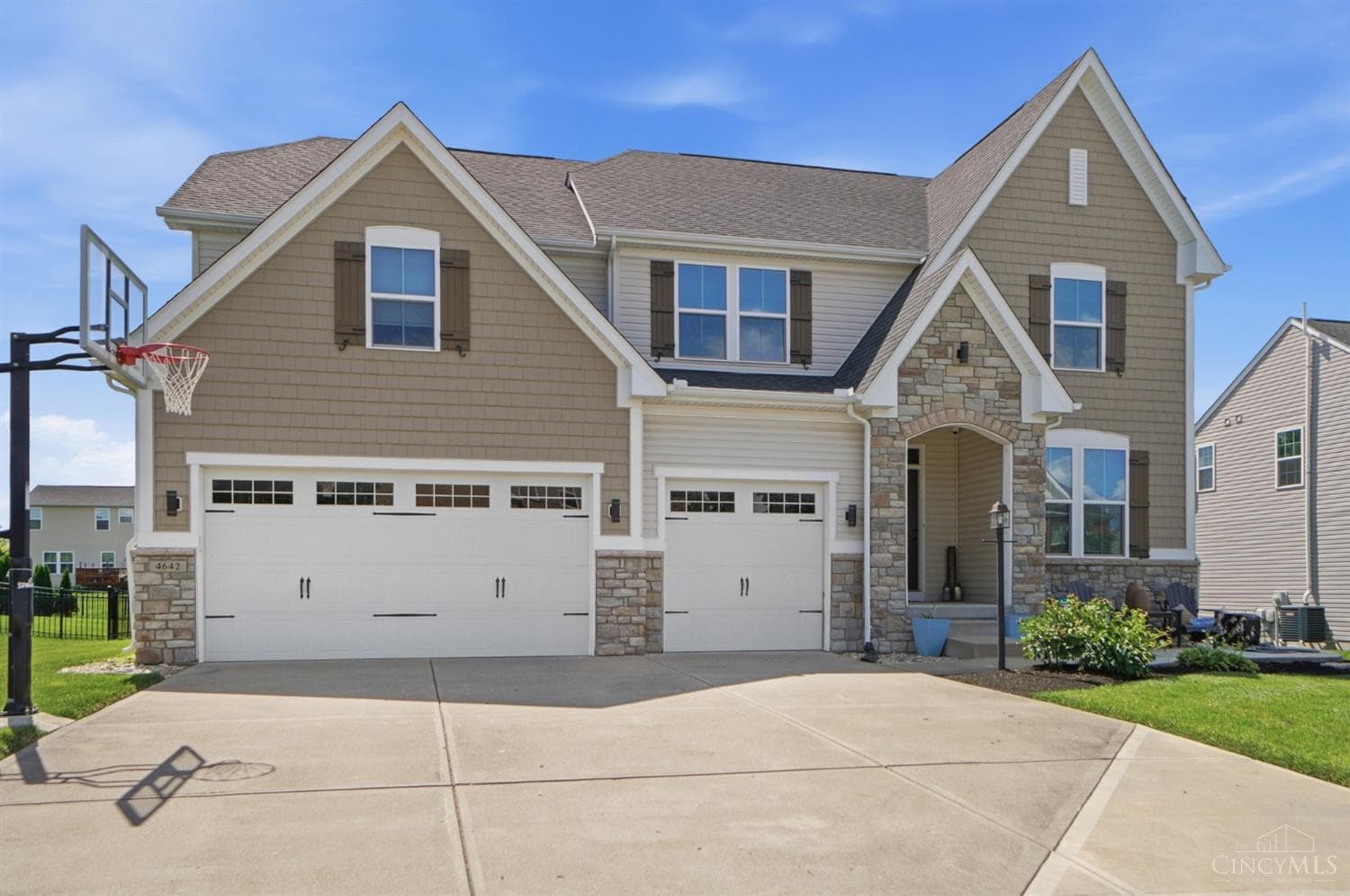4642 Blue Jay Way