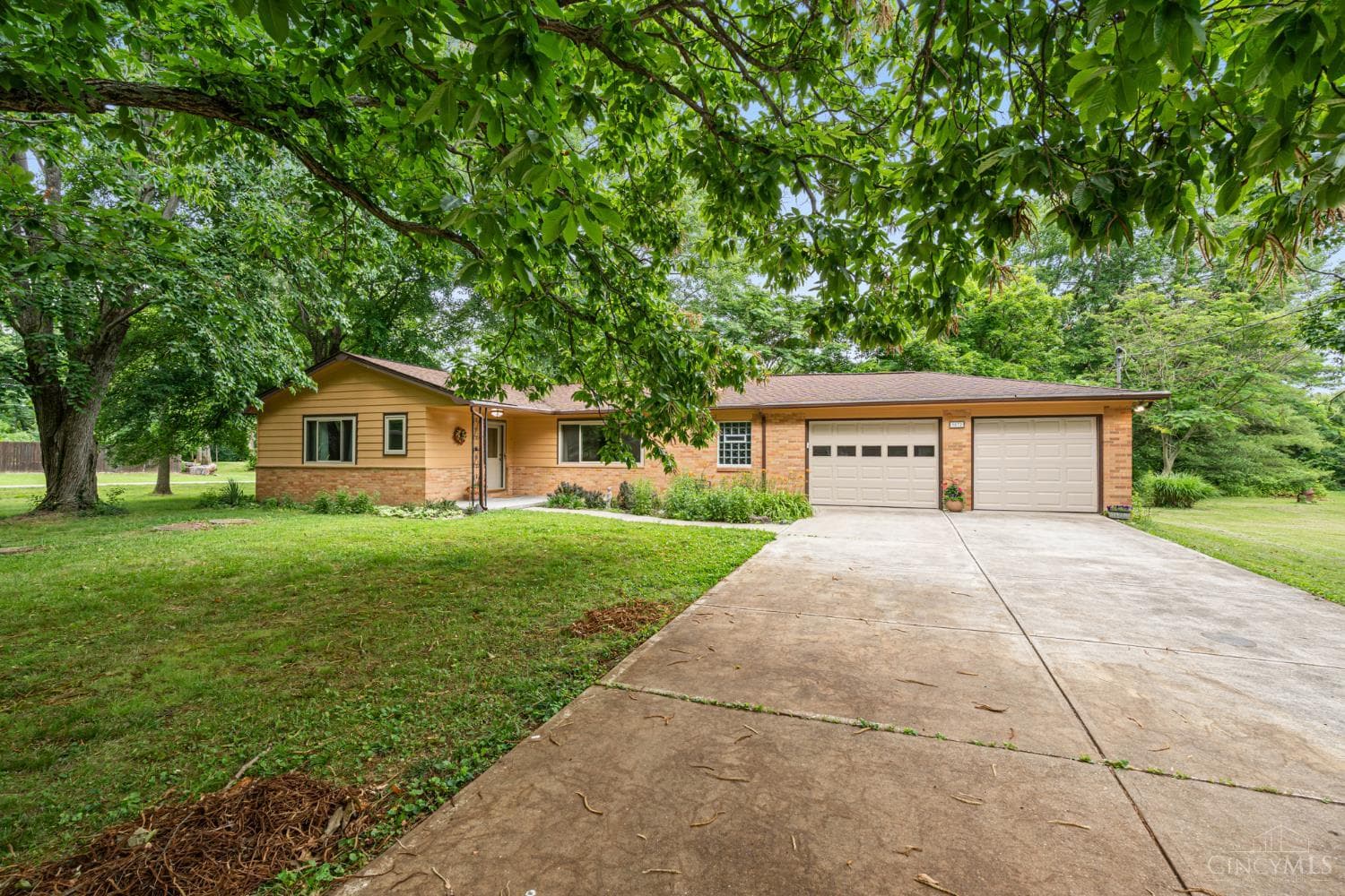 9032 Oak Drive