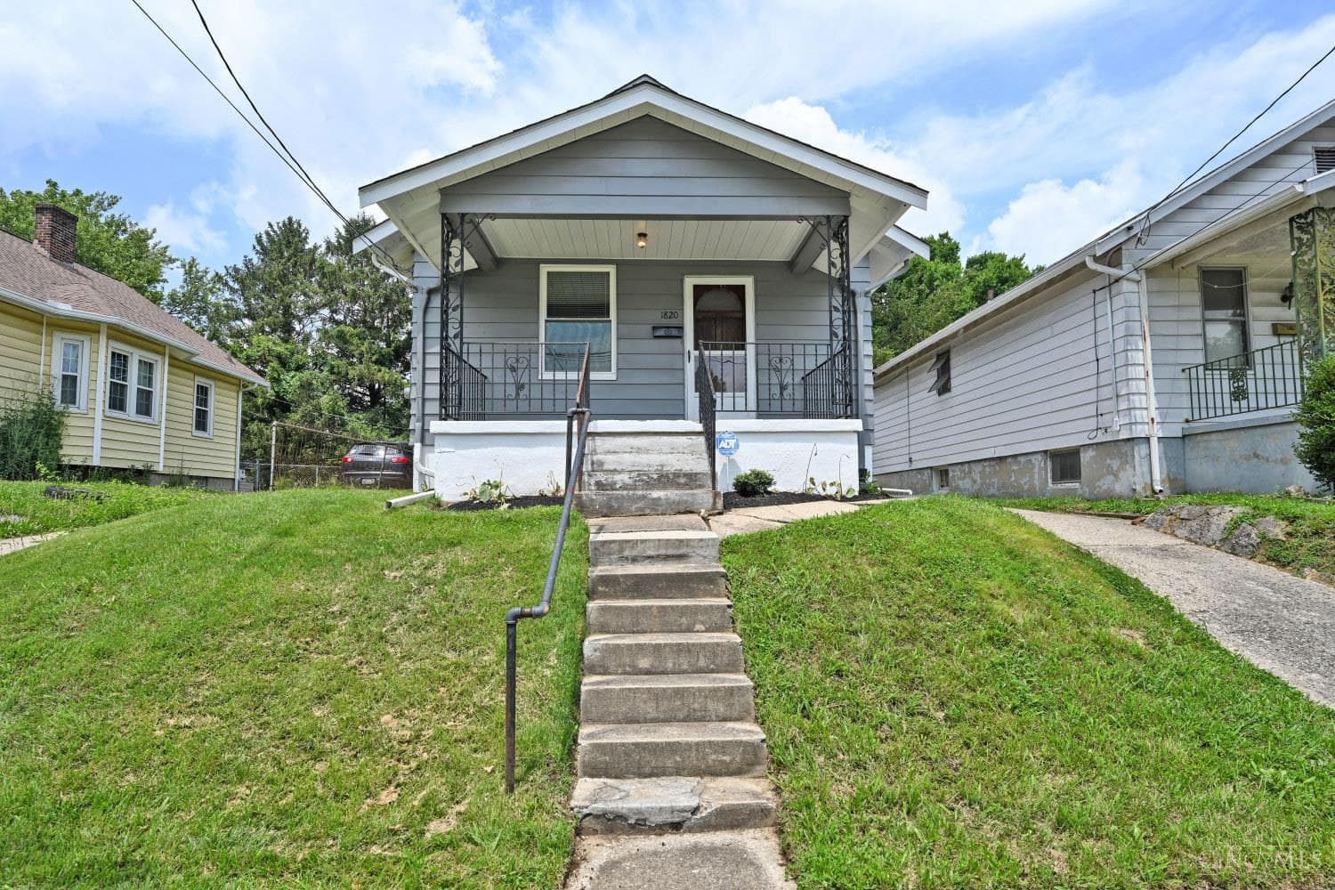 1820 De Armand Avenue