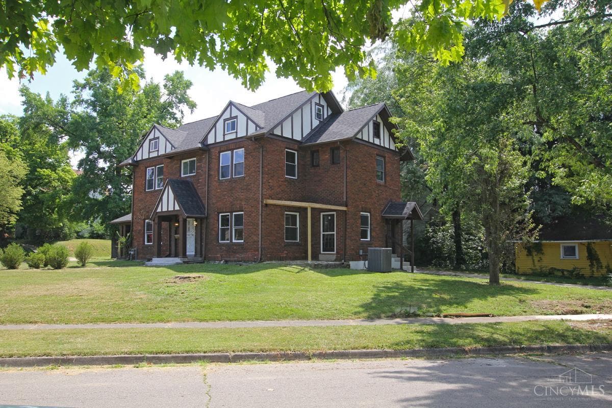 1326 Amherst Place