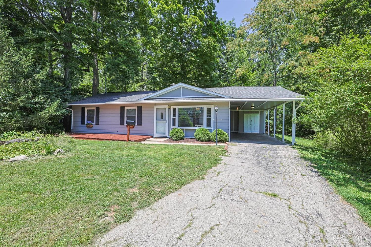 404 Mohican Drive, Loveland
