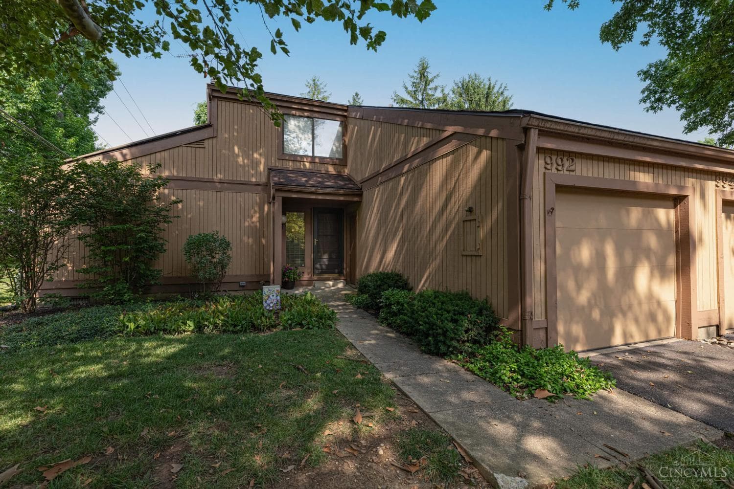 992 Walnut Court, Mason