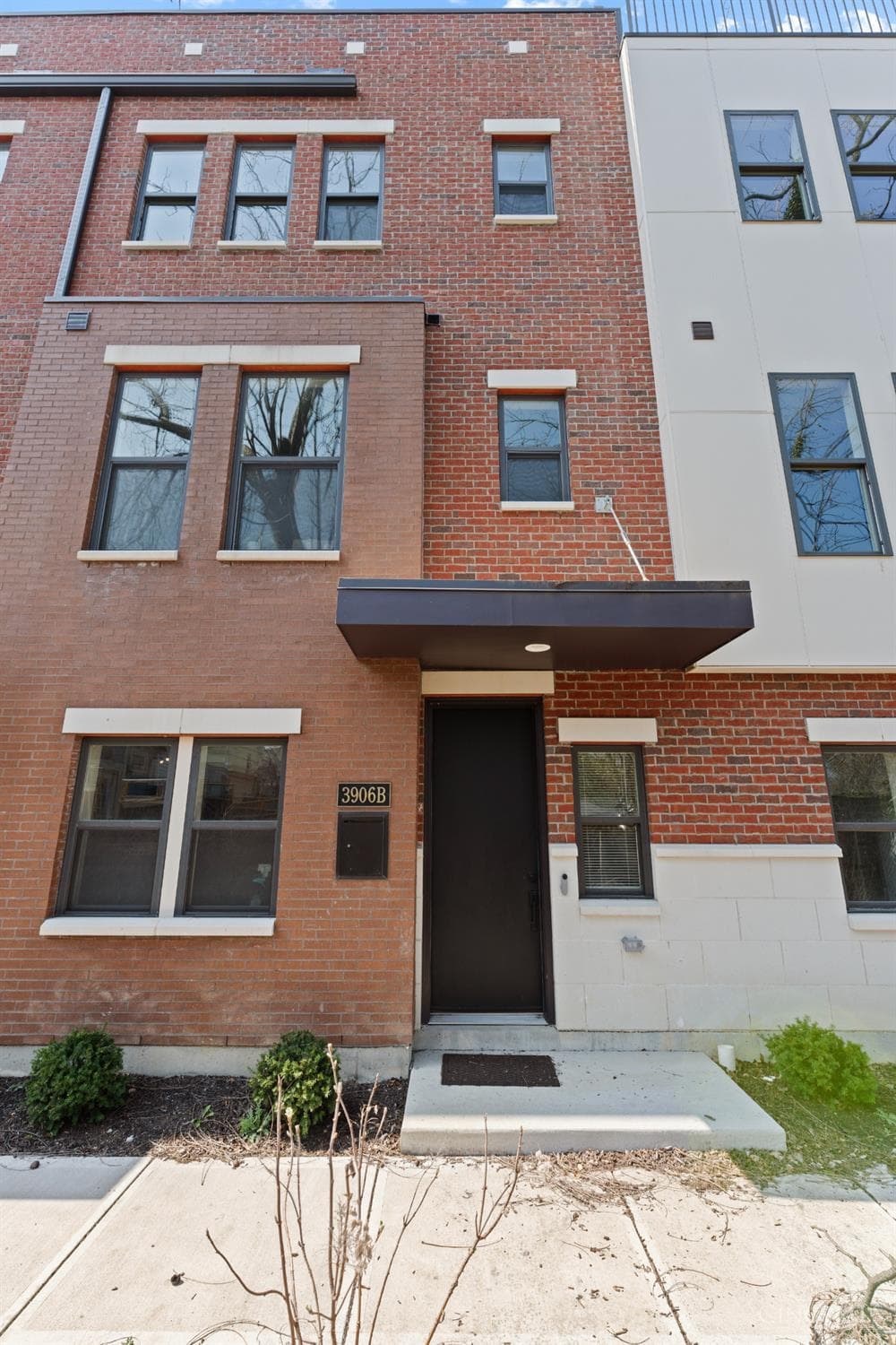 3906 Edwards Road
