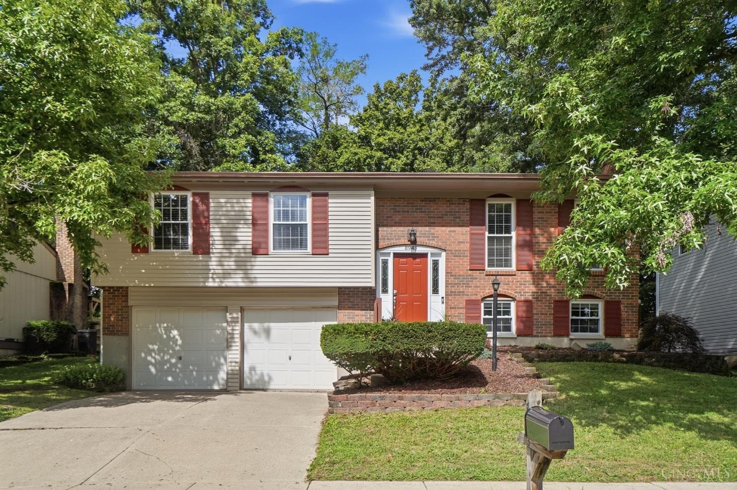 8943 Pembrooke Street, Deerfield Twp.