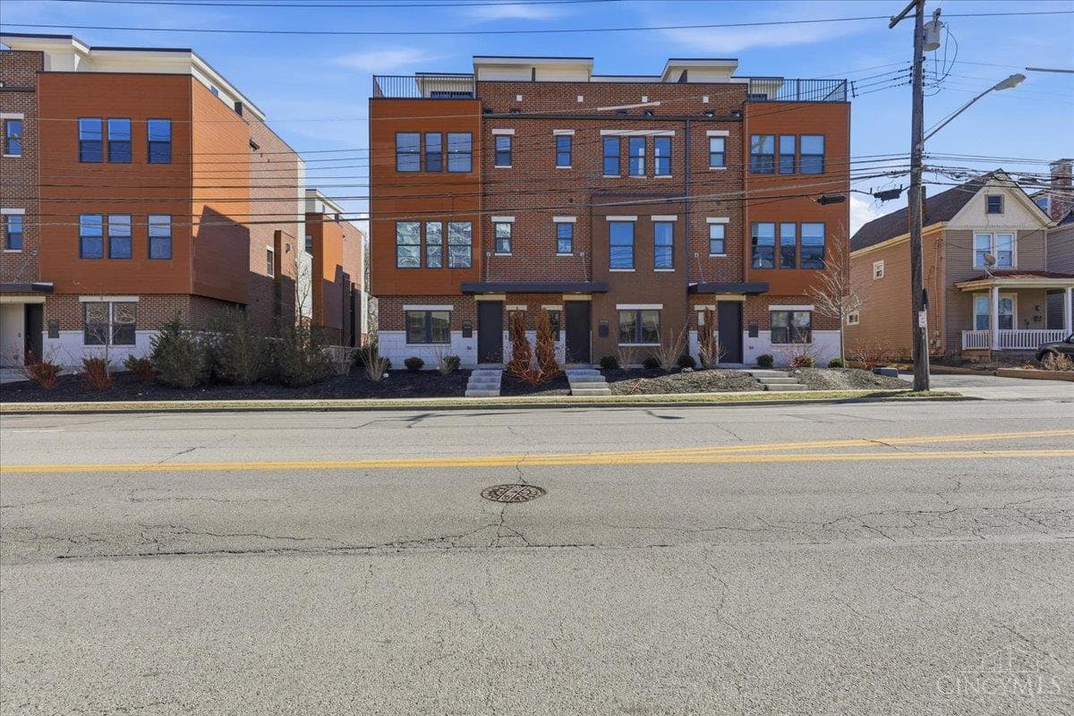3908 Edwards Road
