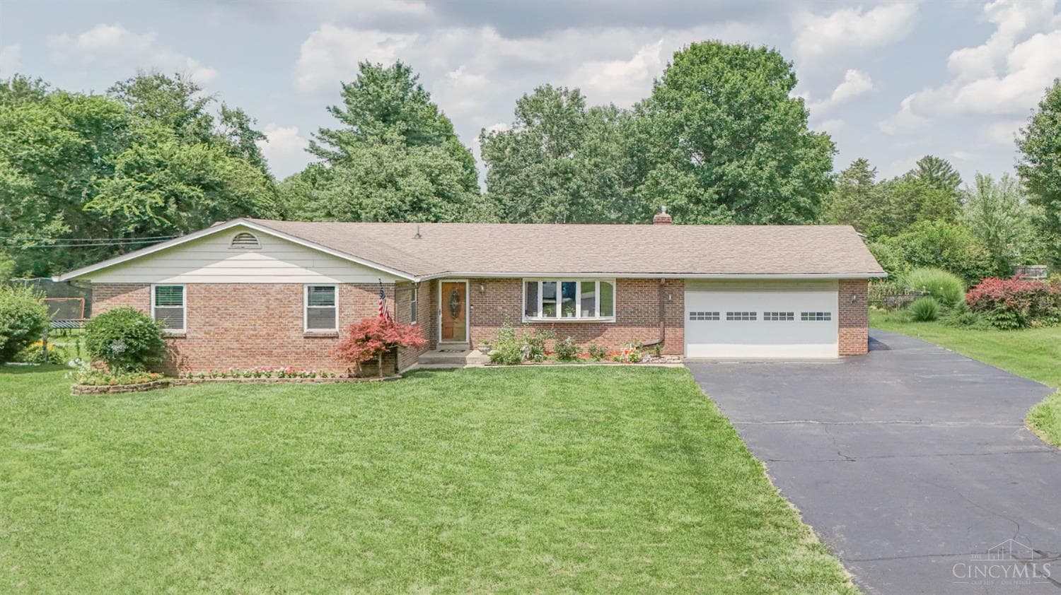 302 Apache Trail, Miami Twp