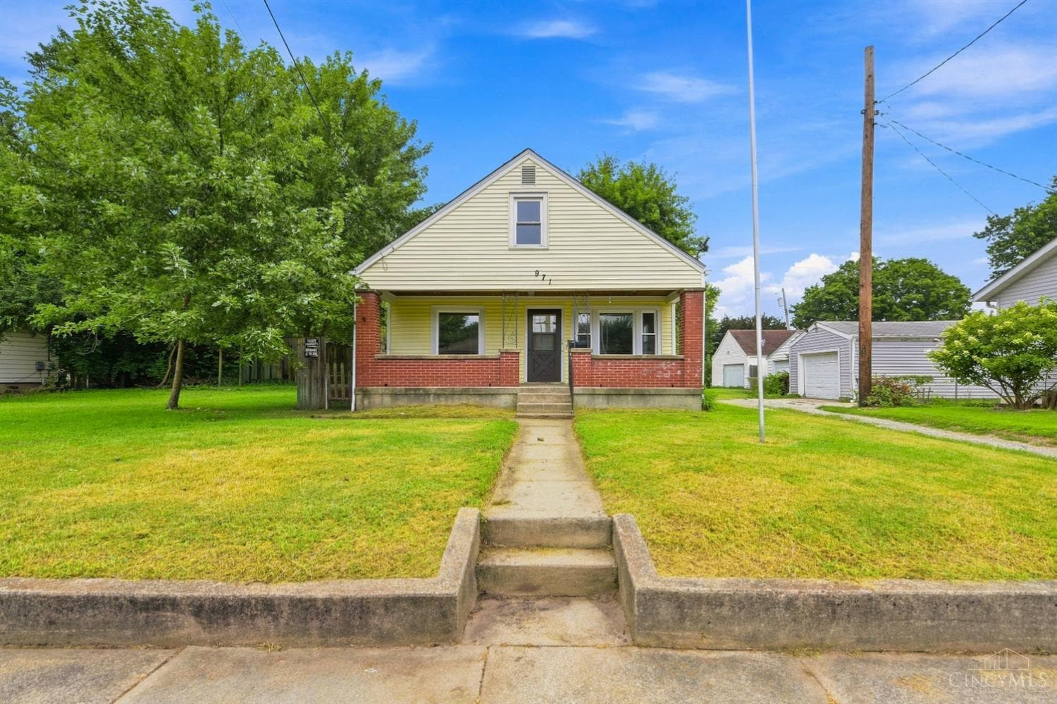 971 Kahn Avenue, Hamilton