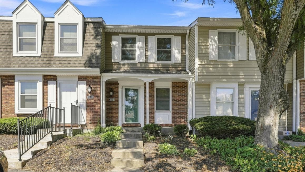 2804 Millbank Row, Deerfield Twp.