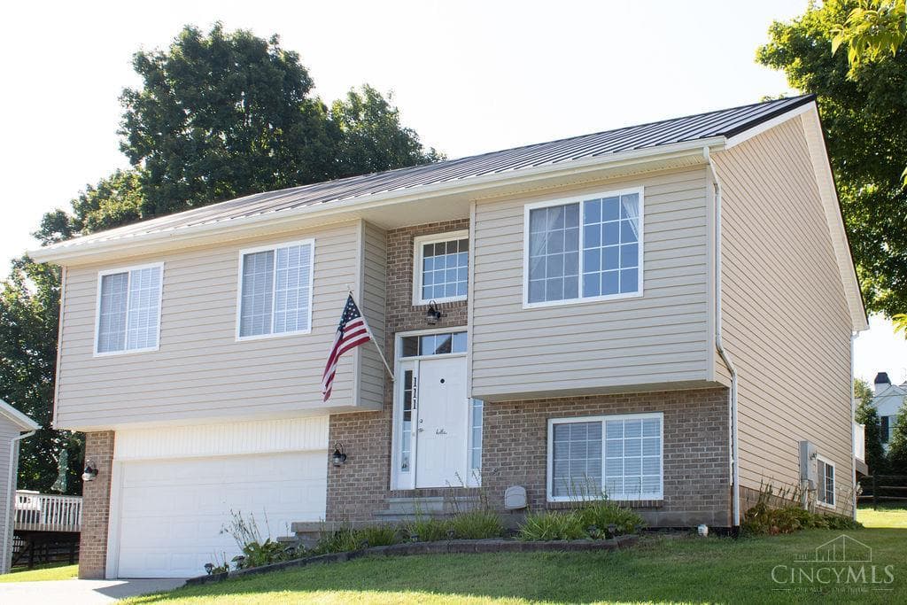 111 Oak Hills Drive, Hillsboro