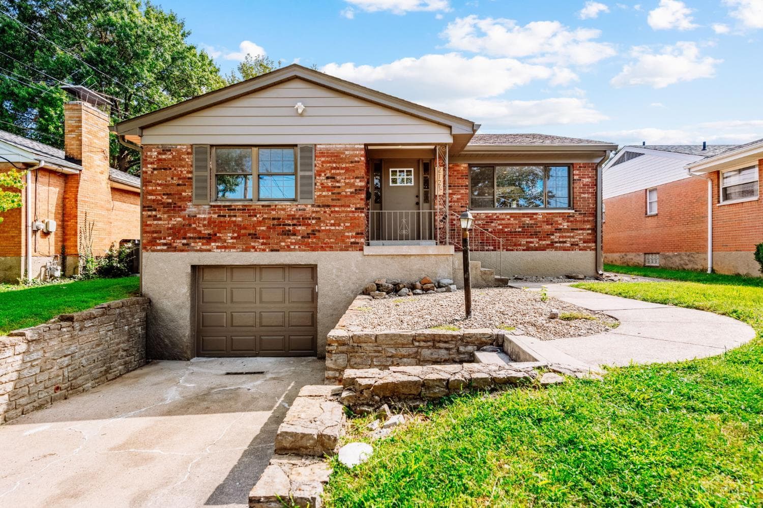 2121 Dale Road, Norwood