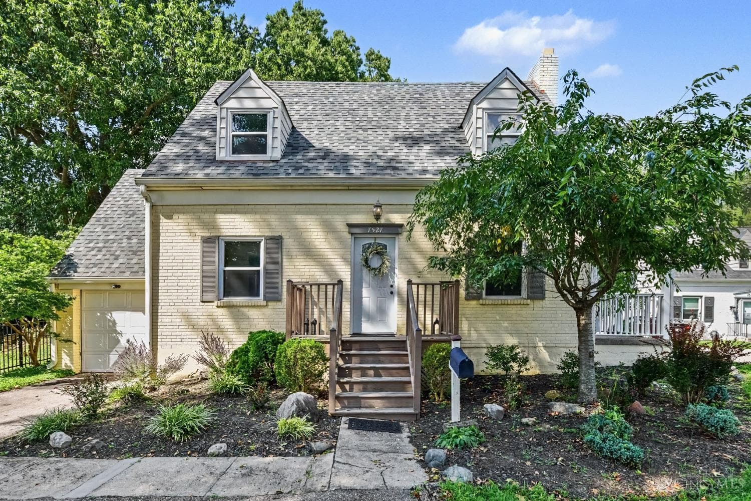 7527 Montgomery Road, Sycamore Twp