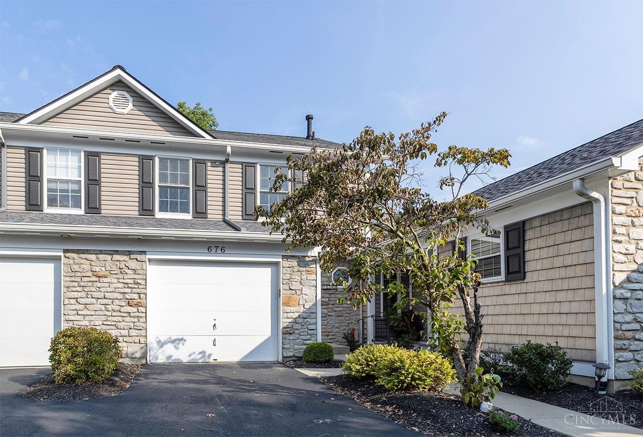 676 Stoneharbor Lane, Hamilton Twp